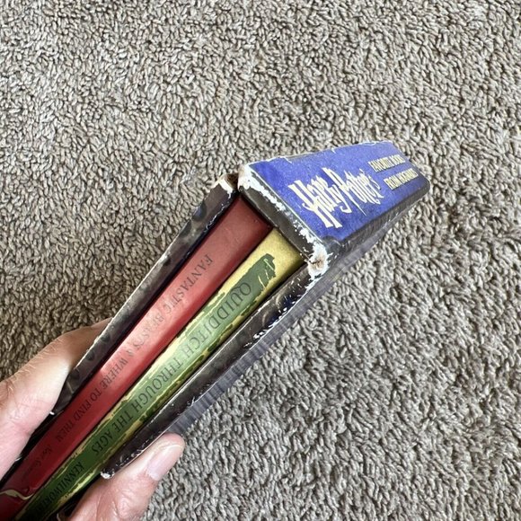 Harry Potter Boxed Set: Library of Hogwarts - Fantastic Beasts & Quidditch HC - Picture 7 of 13